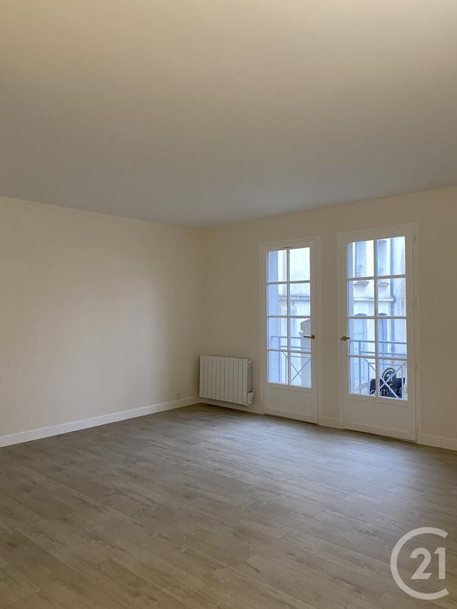 Appartement 2 pièces à louer - 2 pièces - 54.01 m2 - FONTAINEBLEAU - 77 - ILE-DE-FRANCE - Century 21 Agence Babut