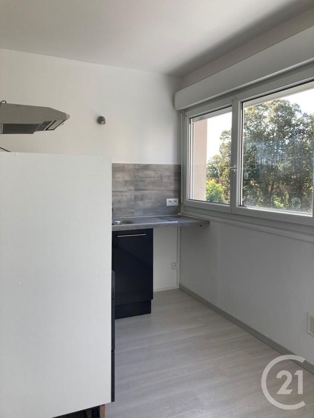 Appartement 2 pièces à louer - 2 pièces - 44.01 m2 - AVON - 77 - ILE-DE-FRANCE - Century 21 Agence Babut