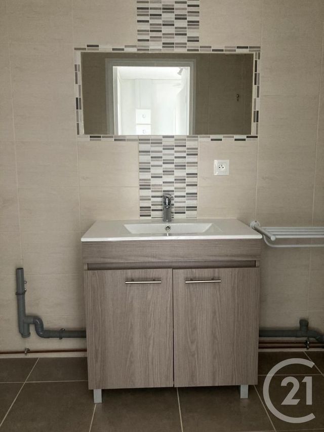 Appartement 2 pièces à louer - 2 pièces - 44.01 m2 - AVON - 77 - ILE-DE-FRANCE - Century 21 Agence Babut