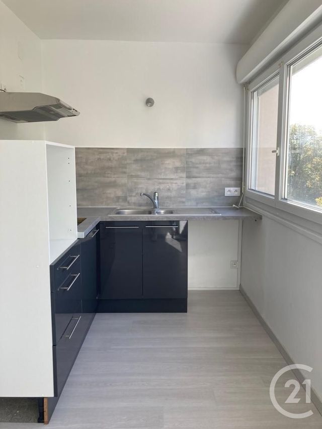 Appartement 2 pièces à louer - 2 pièces - 44.01 m2 - AVON - 77 - ILE-DE-FRANCE - Century 21 Agence Babut