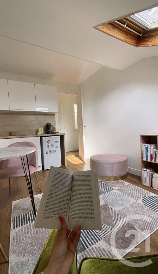 Appartement 2 pièces à louer - 2 pièces - 24.37 m2 - FONTAINEBLEAU - 77 - ILE-DE-FRANCE - Century 21 Agence Babut