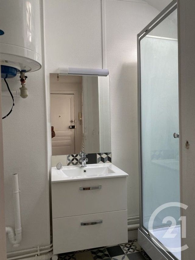 Appartement 2 pièces à louer - 2 pièces - 24.37 m2 - FONTAINEBLEAU - 77 - ILE-DE-FRANCE - Century 21 Agence Babut