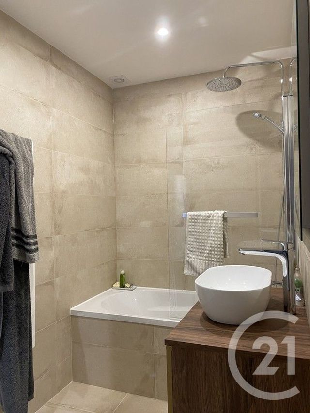 Appartement 3 pièces à louer - 3 pièces - 52.66 m2 - FONTAINEBLEAU - 77 - ILE-DE-FRANCE - Century 21 Agence Babut