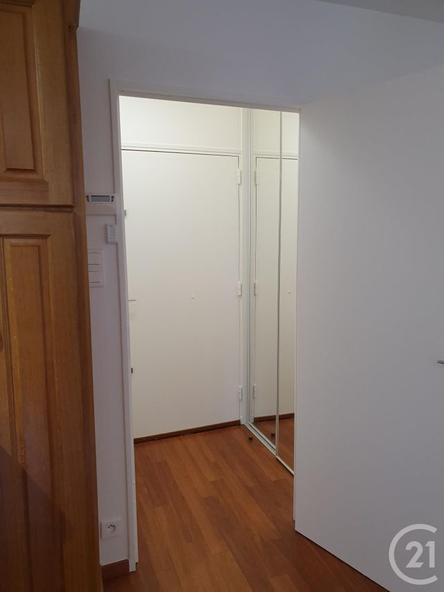 Appartement Studio à louer - 1 pièce - 28.7 m2 - FONTAINEBLEAU - 77 - ILE-DE-FRANCE - Century 21 Agence Babut