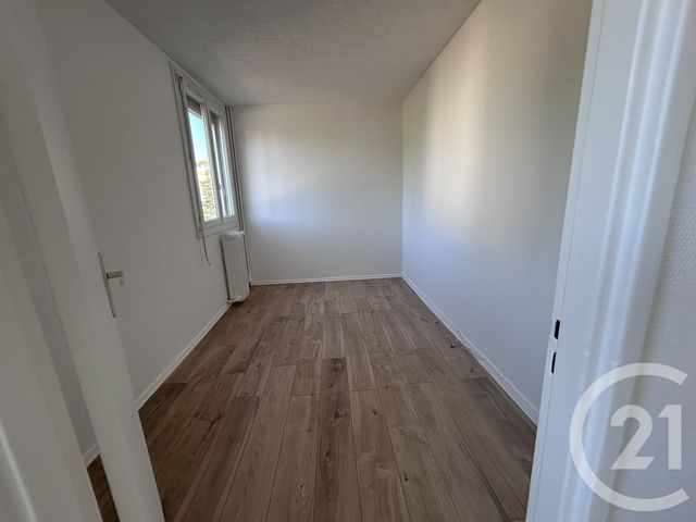 Appartement 3 pièces à louer - 3 pièces - 49.98 m2 - AVON - 77 - ILE-DE-FRANCE - Century 21 Agence Babut