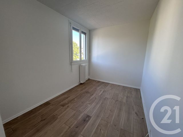 Appartement 3 pièces à louer - 3 pièces - 49.98 m2 - AVON - 77 - ILE-DE-FRANCE - Century 21 Agence Babut