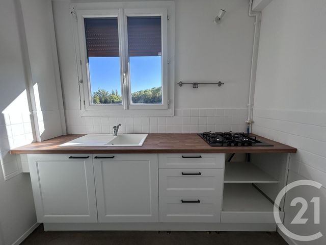 Appartement 3 pièces à louer - 3 pièces - 49.98 m2 - AVON - 77 - ILE-DE-FRANCE - Century 21 Agence Babut