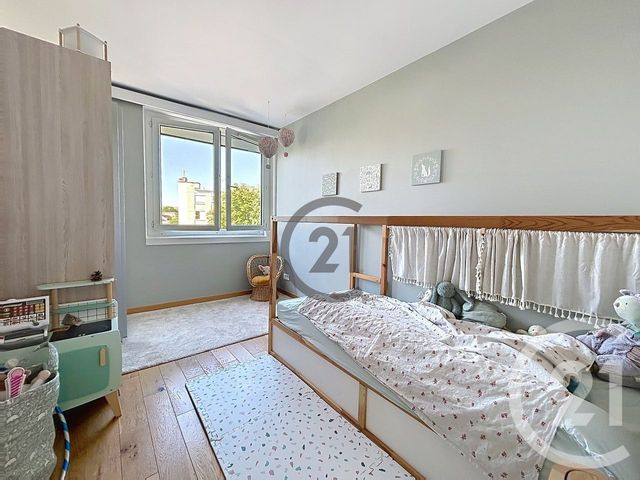 Appartement 5 pieces à louer - 5 pièces - 80.8 m2 - FONTAINEBLEAU - 77 - ILE-DE-FRANCE - Century 21 Agence Babut