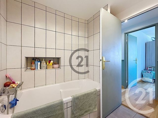 Appartement 5 pieces à louer - 5 pièces - 80.8 m2 - FONTAINEBLEAU - 77 - ILE-DE-FRANCE - Century 21 Agence Babut