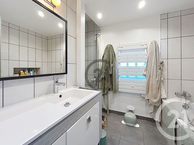 Appartement 5 pieces à louer - 5 pièces - 80.8 m2 - FONTAINEBLEAU - 77 - ILE-DE-FRANCE - Century 21 Agence Babut