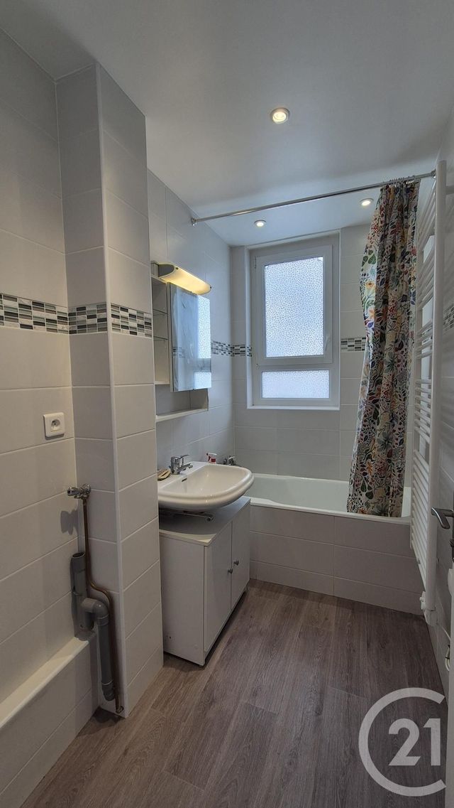 Appartement T3 à louer - 3 pièces - 61.46 m2 - AVON - 77 - ILE-DE-FRANCE - Century 21 Agence Babut