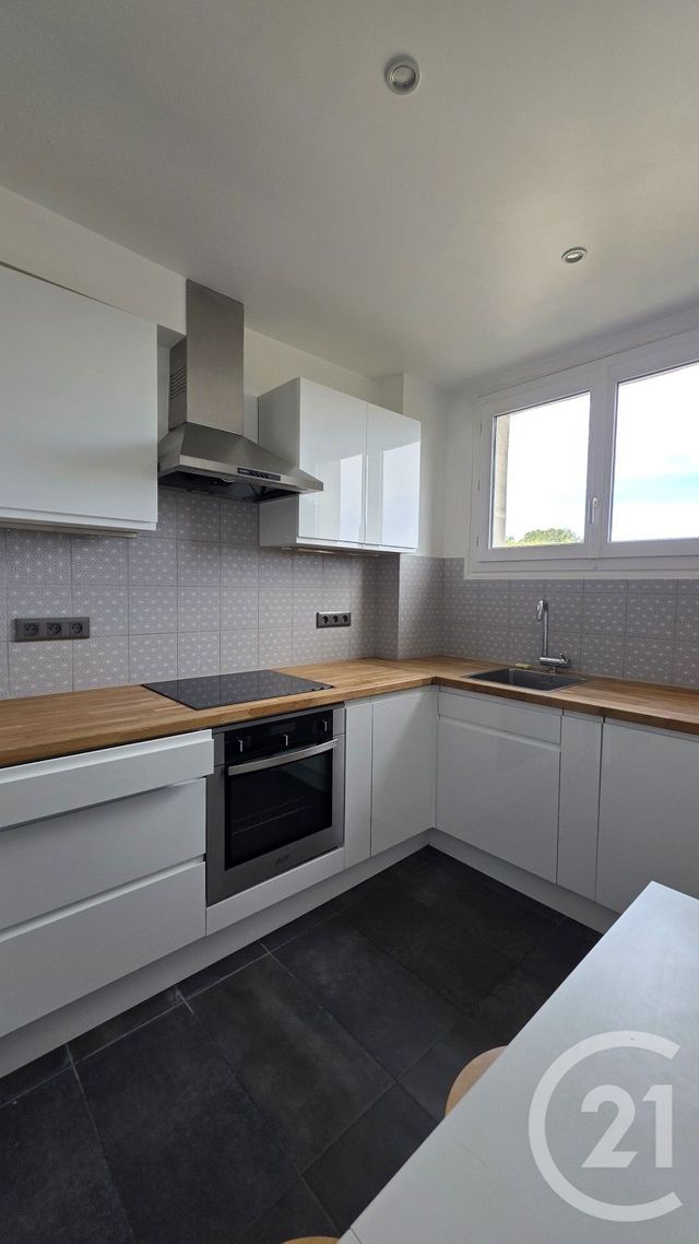 Appartement 4 pièces à louer - 4 pièces - 80.93 m2 - AVON - 77 - ILE-DE-FRANCE - Century 21 Agence Babut