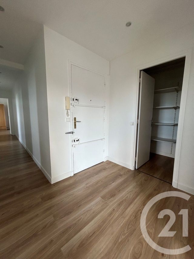 Appartement 4 pièces à louer - 4 pièces - 80.93 m2 - AVON - 77 - ILE-DE-FRANCE - Century 21 Agence Babut