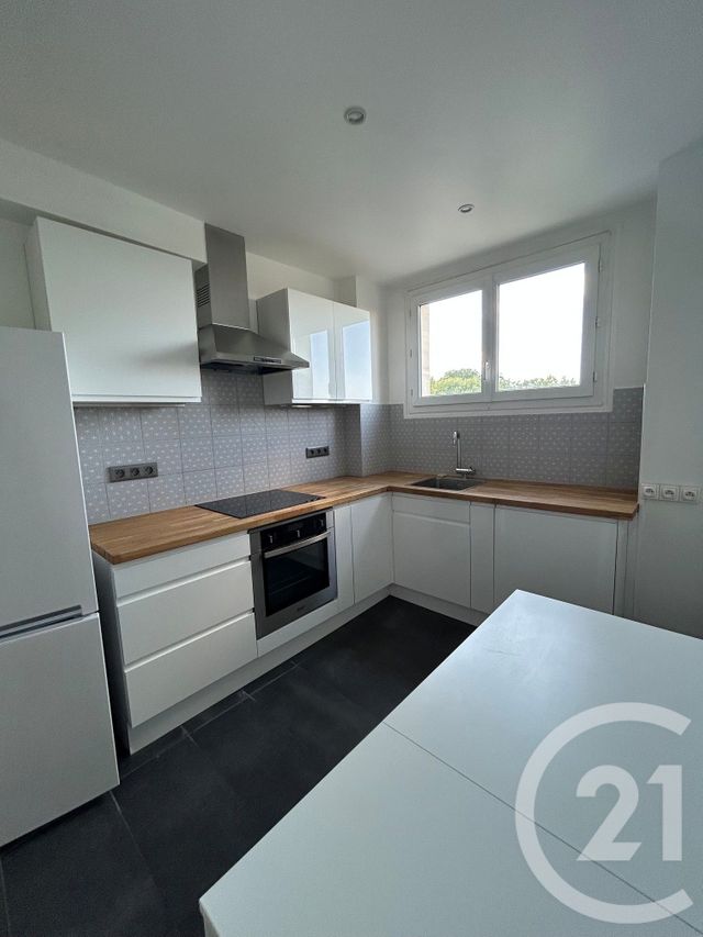 Appartement 4 pièces à louer - 4 pièces - 80.93 m2 - AVON - 77 - ILE-DE-FRANCE - Century 21 Agence Babut