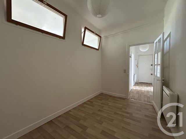 Appartement 2 pièces à louer - 2 pièces - 39.82 m2 - FONTAINEBLEAU - 77 - ILE-DE-FRANCE - Century 21 Agence Babut
