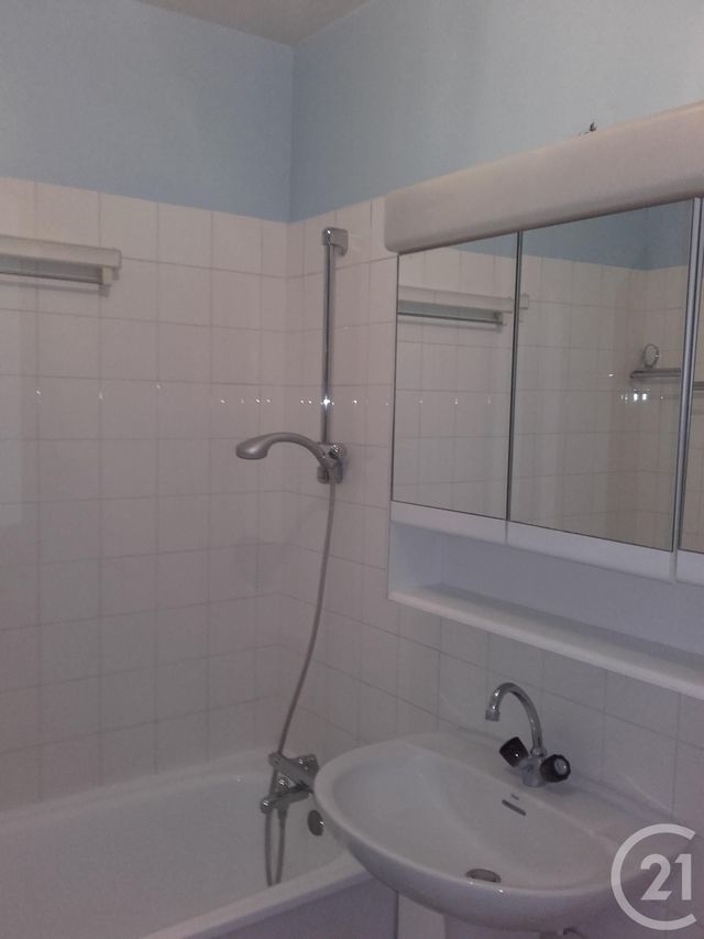 Appartement 3 pièces à louer - 3 pièces - 68.64 m2 - FONTAINEBLEAU - 77 - ILE-DE-FRANCE - Century 21 Agence Babut
