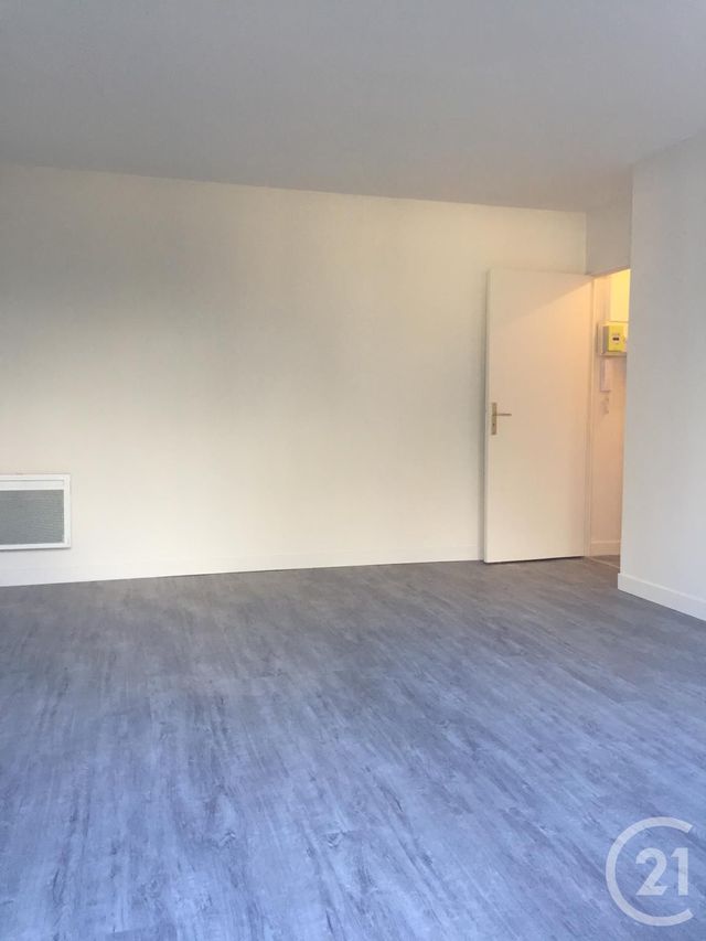Appartement Studio à louer - 1 pièce - 26.31 m2 - AVON - 77 - ILE-DE-FRANCE - Century 21 Agence Babut