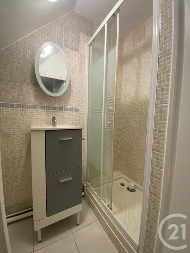 Appartement Studio à louer - 1 pièce - 19.96 m2 - FONTAINEBLEAU - 77 - ILE-DE-FRANCE - Century 21 Agence Babut