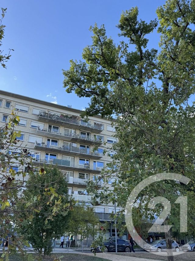 Appartement 4 pièces à vendre - 4 pièces - 79.59 m2 - FONTAINEBLEAU - 77 - ILE-DE-FRANCE - Century 21 Agence Babut