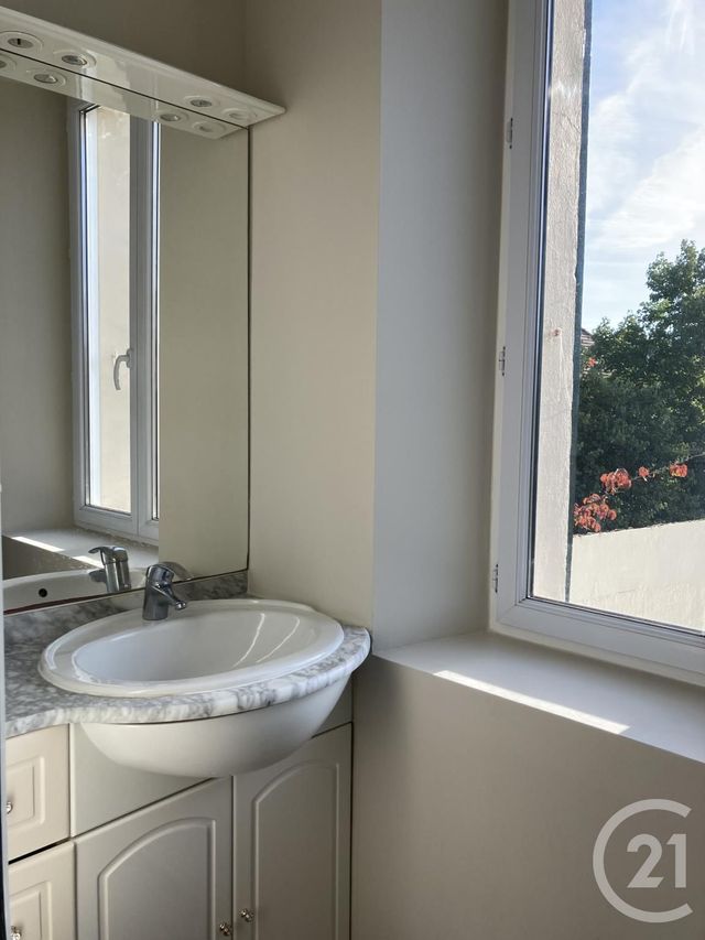 Appartement 2 pièces à louer - 2 pièces - 48.74 m2 - AVON - 77 - ILE-DE-FRANCE - Century 21 Agence Babut
