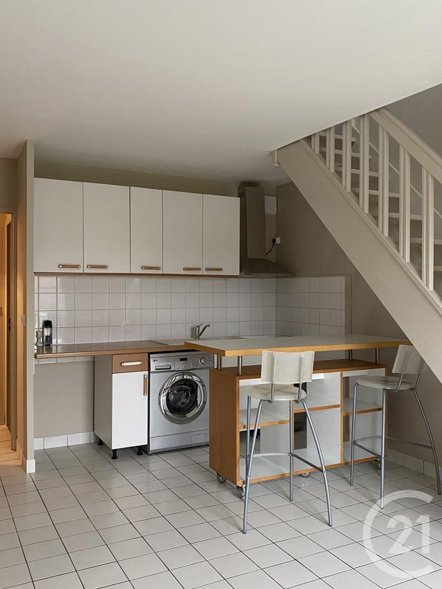 Appartement 2 pièces à louer - 2 pièces - 34.85 m2 - FONTAINEBLEAU - 77 - ILE-DE-FRANCE - Century 21 Agence Babut