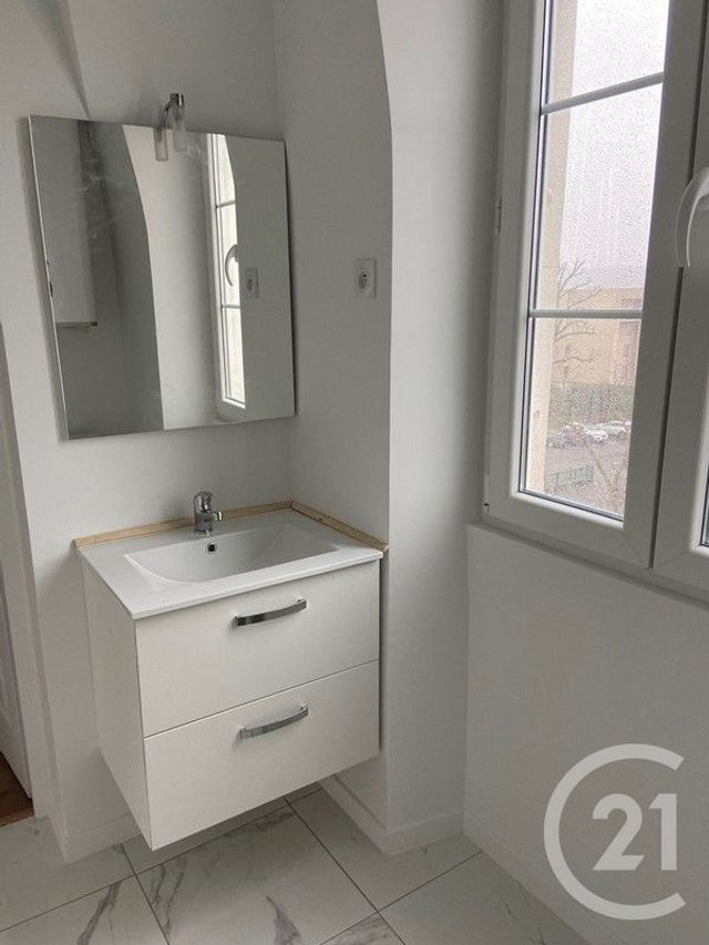 Appartement 2 pièces à louer - 2 pièces - 39.91 m2 - AVON - 77 - ILE-DE-FRANCE - Century 21 Agence Babut