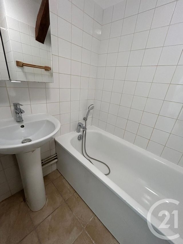 Appartement Studio à louer - 1 pièce - 20.79 m2 - MELUN - 77 - ILE-DE-FRANCE - Century 21 Agence Babut