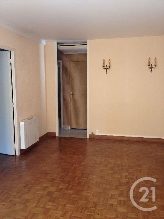 Appartement 2 pièces à louer - 2 pièces - 43.35 m2 - FONTAINEBLEAU - 77 - ILE-DE-FRANCE - Century 21 Agence Babut