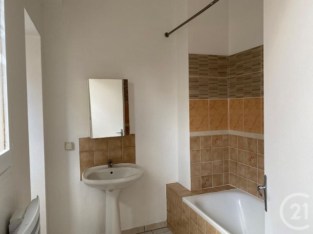 Appartement 2 pièces à louer - 2 pièces - 58.12 m2 - FONTAINEBLEAU - 77 - ILE-DE-FRANCE - Century 21 Agence Babut