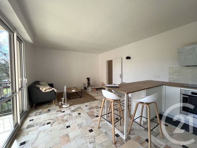 Appartement 3 pièces à louer - 3 pièces - 60.02 m2 - AVON - 77 - ILE-DE-FRANCE - Century 21 Agence Babut