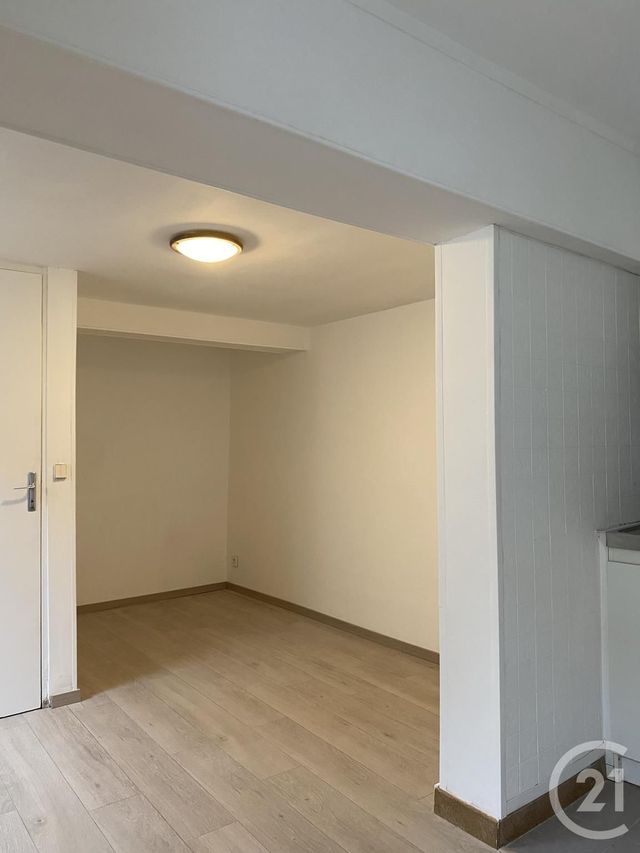 Appartement 2 pièces à louer - 2 pièces - 32.2 m2 - FONTAINEBLEAU - 77 - ILE-DE-FRANCE - Century 21 Agence Babut