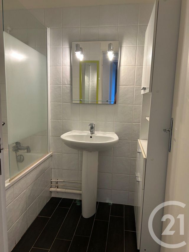 Appartement 3 pièces à louer - 3 pièces - 60.25 m2 - AVON - 77 - ILE-DE-FRANCE - Century 21 Agence Babut