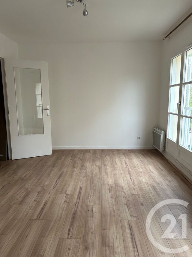Appartement T1 à louer - 1 pièce - 24.0 m2 - AVON - 77 - ILE-DE-FRANCE - Century 21 Agence Babut